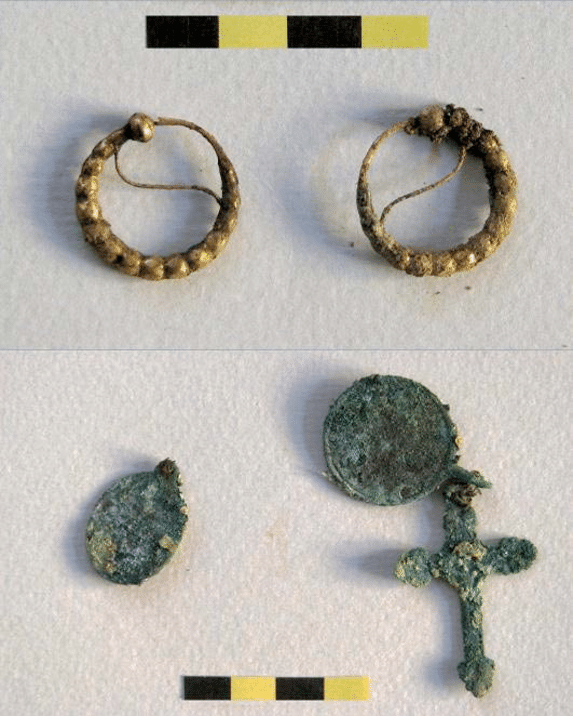 Artefacts found in the Benabbio cholera graves. From: Fornaciari, A. & Giuffra, V. The 1854-1855 Cholera Pandemic in Tuscany and the Cholera Cemetery of the Village of Benabbio. Medicina nei Secoli 33(2), 261-274 (2021). Available from: https://rosa.uniroma1.it/rosa01/medicina_nei_secoli/article/view/2469 